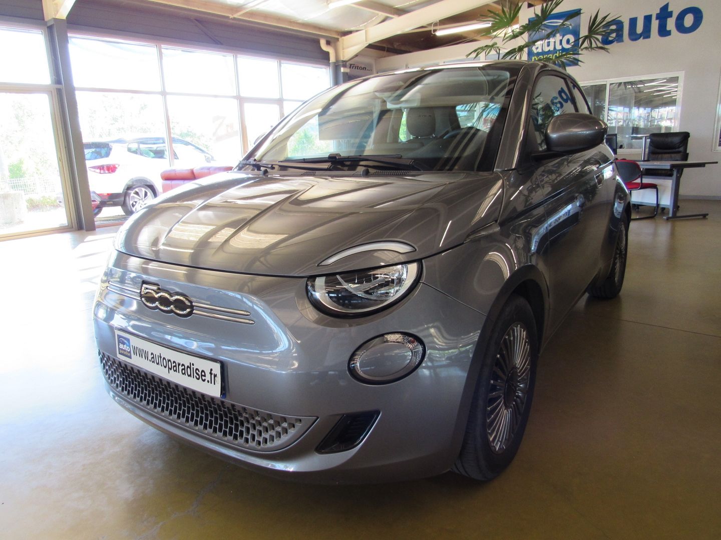 Véhicule d'occasion FIAT 500E 118 CH ICONE + OPTIONS